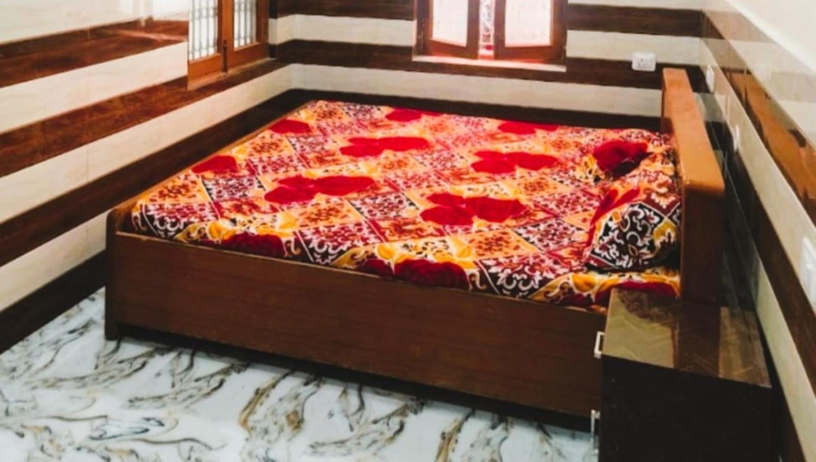 Grg Balaji Full Air Conditioning Hotel Vrindavan